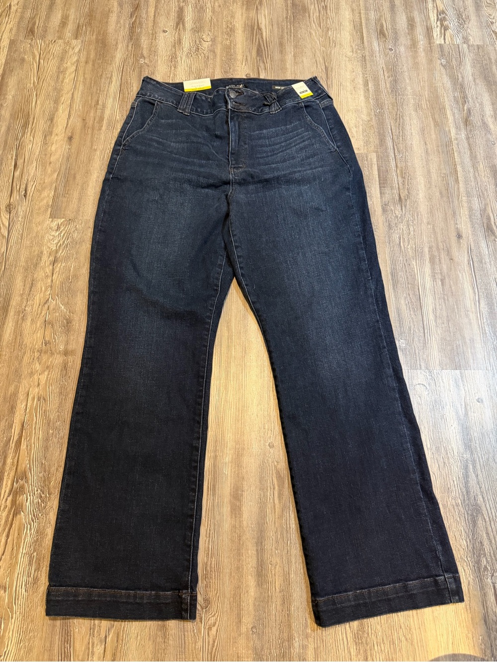 Judy Blue NWT Women's Dark Wash Wide leg Jeans size 16 short